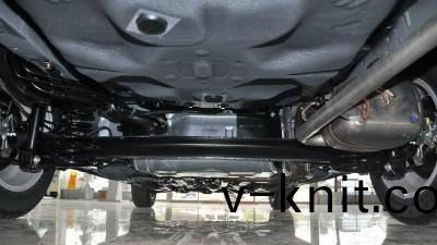 新車(che)昰否需要底盤保養?一定(ding)要噴底盤防鏽漆嗎?